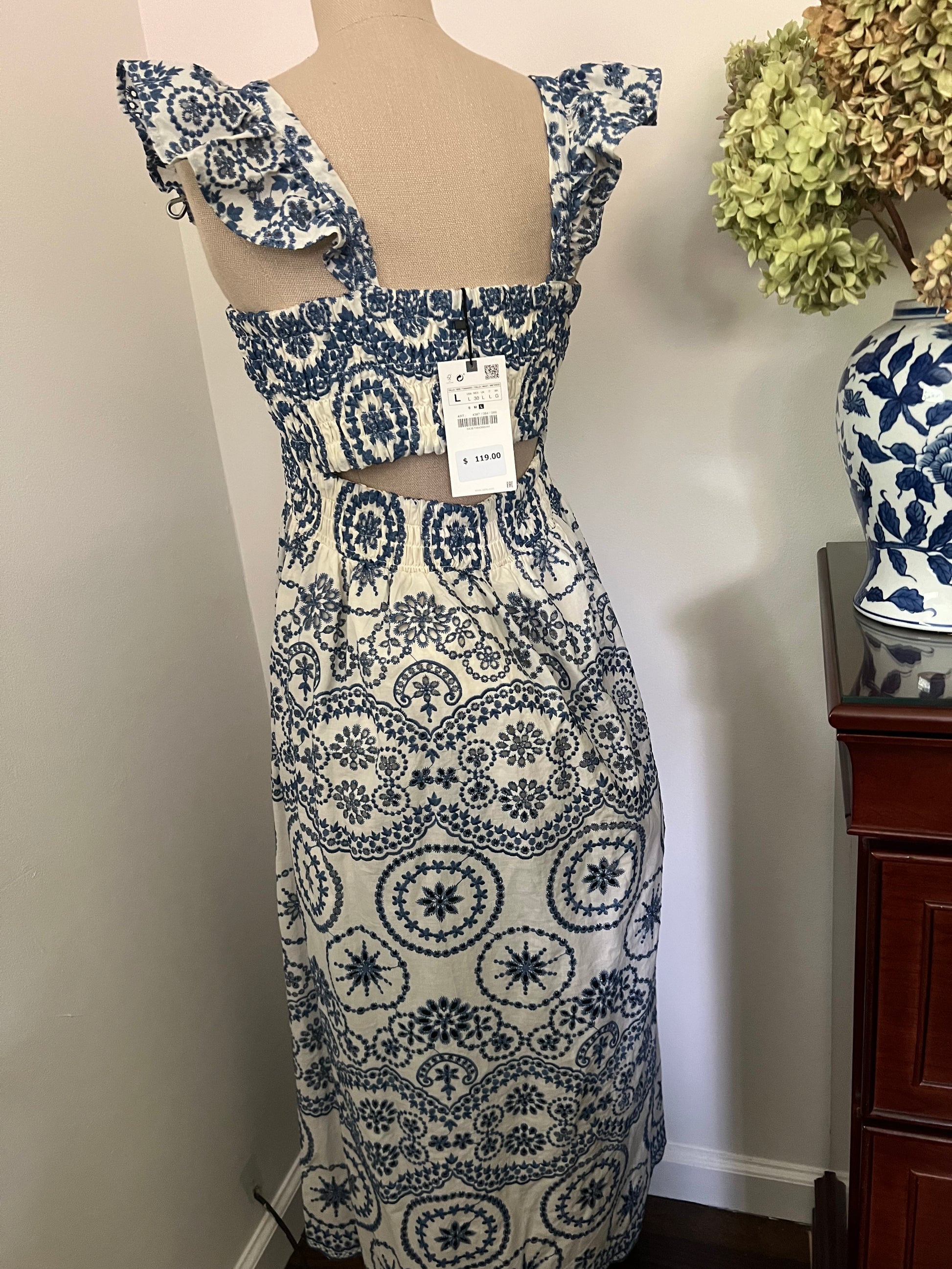 zara woman embroidered dress EMBROIDERED DRESS - Ecru